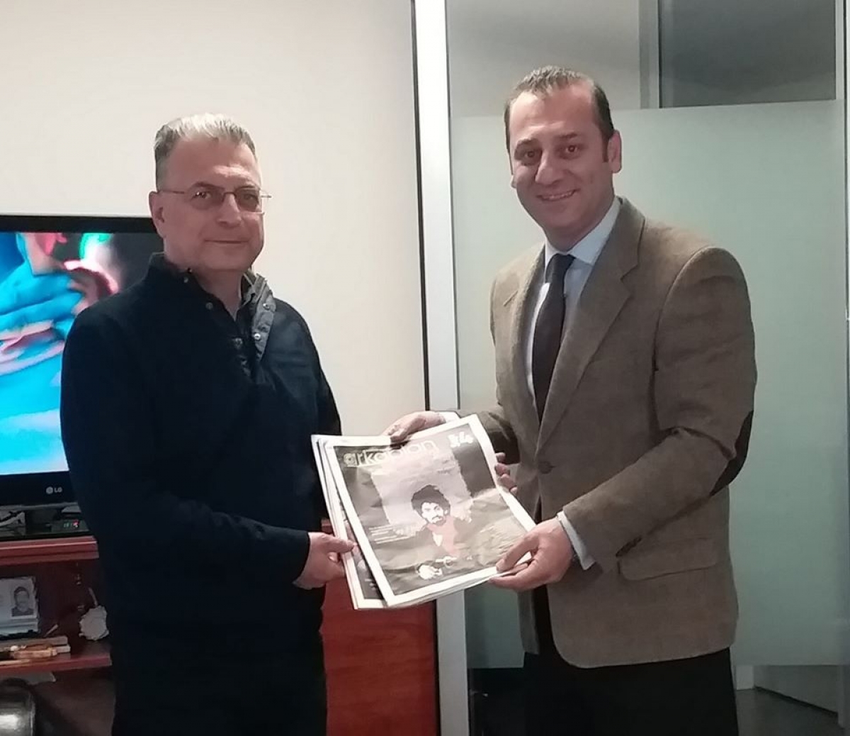 Zafer OFLUOĞLU Arka Plan'da